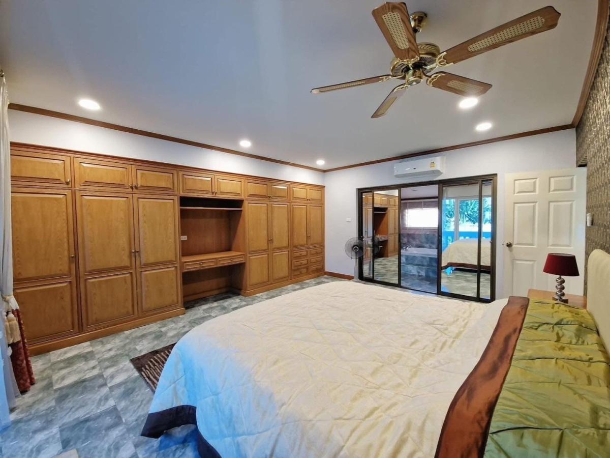 ขายบ้านพัทยา บางแสน ชลบุรี สัตหีบ : 🔥ขายด่วน🔥บ้านพลูวิวล่า 3 ห้องนอน 4 ห้องน้ำ ใกล้โรงพยาบาลกรุงเทพพัทยา / เดิน 5 นาทีถึงเทอร์มินอล 21 (พัทยาตะวันออก)