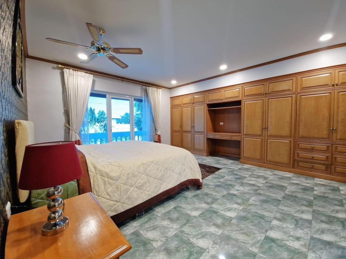 ขายบ้านพัทยา บางแสน ชลบุรี สัตหีบ : 🔥ขายด่วน🔥บ้านพลูวิวล่า 3 ห้องนอน 4 ห้องน้ำ ใกล้โรงพยาบาลกรุงเทพพัทยา / เดิน 5 นาทีถึงเทอร์มินอล 21 (พัทยาตะวันออก)