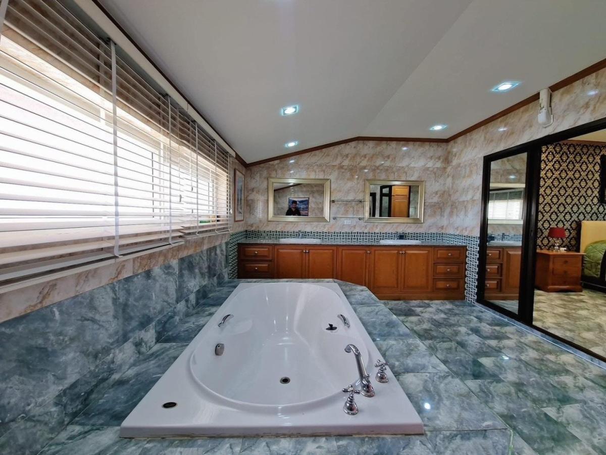 ขายบ้านพัทยา บางแสน ชลบุรี สัตหีบ : 🔥ขายด่วน🔥บ้านพลูวิวล่า 3 ห้องนอน 4 ห้องน้ำ ใกล้โรงพยาบาลกรุงเทพพัทยา / เดิน 5 นาทีถึงเทอร์มินอล 21 (พัทยาตะวันออก)