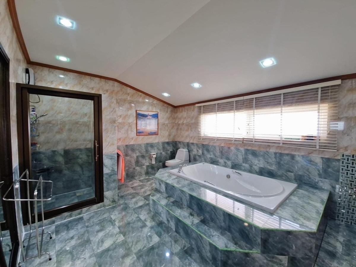 ขายบ้านพัทยา บางแสน ชลบุรี สัตหีบ : 🔥ขายด่วน🔥บ้านพลูวิวล่า 3 ห้องนอน 4 ห้องน้ำ ใกล้โรงพยาบาลกรุงเทพพัทยา / เดิน 5 นาทีถึงเทอร์มินอล 21 (พัทยาตะวันออก)