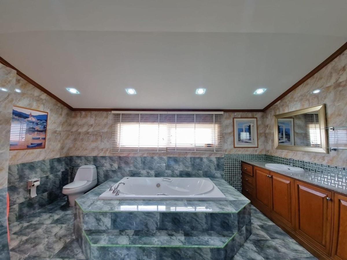 ขายบ้านพัทยา บางแสน ชลบุรี สัตหีบ : 🔥ขายด่วน🔥บ้านพลูวิวล่า 3 ห้องนอน 4 ห้องน้ำ ใกล้โรงพยาบาลกรุงเทพพัทยา / เดิน 5 นาทีถึงเทอร์มินอล 21 (พัทยาตะวันออก)