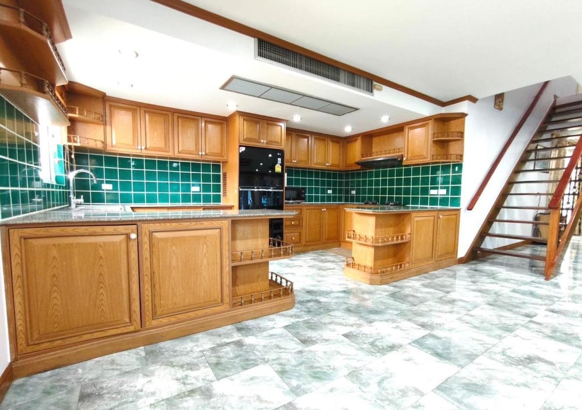 ขายบ้านพัทยา บางแสน ชลบุรี สัตหีบ : 🔥ขายด่วน🔥บ้านพลูวิวล่า 3 ห้องนอน 4 ห้องน้ำ ใกล้โรงพยาบาลกรุงเทพพัทยา / เดิน 5 นาทีถึงเทอร์มินอล 21 (พัทยาตะวันออก)