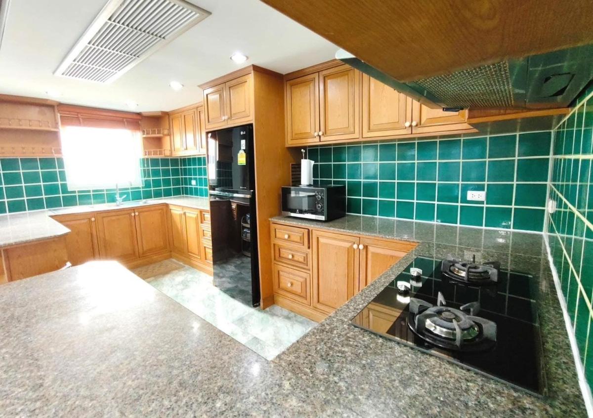 ขายบ้านพัทยา บางแสน ชลบุรี สัตหีบ : 🔥ขายด่วน🔥บ้านพลูวิวล่า 3 ห้องนอน 4 ห้องน้ำ ใกล้โรงพยาบาลกรุงเทพพัทยา / เดิน 5 นาทีถึงเทอร์มินอล 21 (พัทยาตะวันออก)