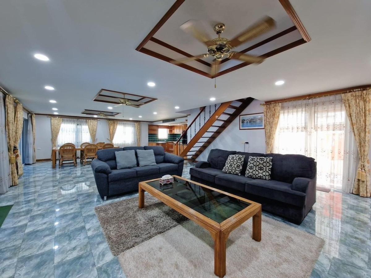 ขายบ้านพัทยา บางแสน ชลบุรี สัตหีบ : 🔥ขายด่วน🔥บ้านพลูวิวล่า 3 ห้องนอน 4 ห้องน้ำ ใกล้โรงพยาบาลกรุงเทพพัทยา / เดิน 5 นาทีถึงเทอร์มินอล 21 (พัทยาตะวันออก)