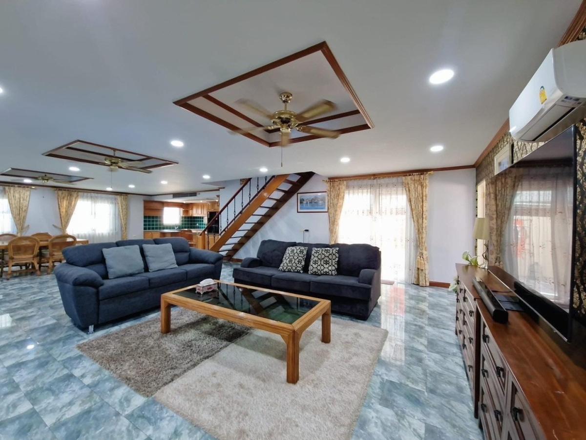 ขายบ้านพัทยา บางแสน ชลบุรี สัตหีบ : 🔥ขายด่วน🔥บ้านพลูวิวล่า 3 ห้องนอน 4 ห้องน้ำ ใกล้โรงพยาบาลกรุงเทพพัทยา / เดิน 5 นาทีถึงเทอร์มินอล 21 (พัทยาตะวันออก)