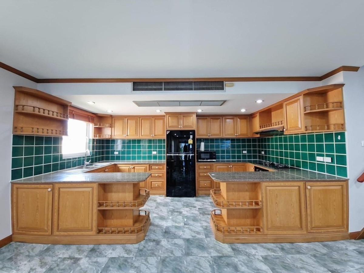 ขายบ้านพัทยา บางแสน ชลบุรี สัตหีบ : 🔥ขายด่วน🔥บ้านพลูวิวล่า 3 ห้องนอน 4 ห้องน้ำ ใกล้โรงพยาบาลกรุงเทพพัทยา / เดิน 5 นาทีถึงเทอร์มินอล 21 (พัทยาตะวันออก)