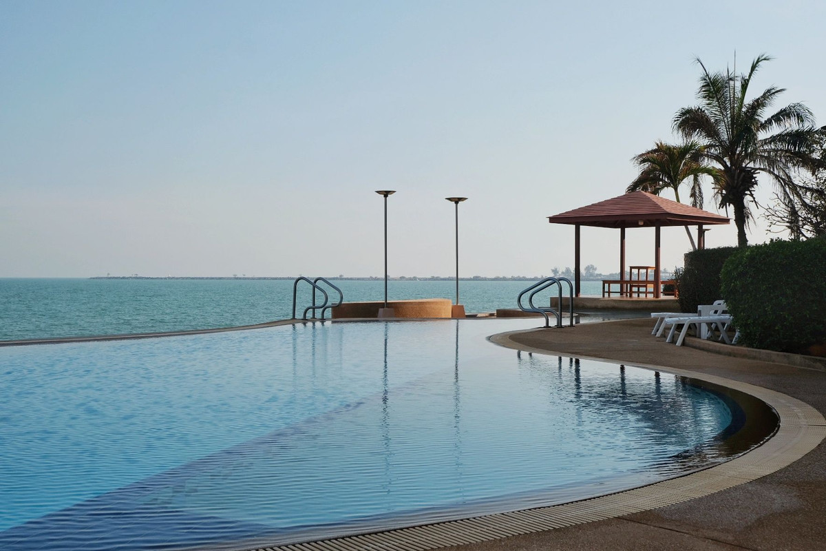 ขายคอนโดชะอำ เพชรบุรี : 89050 - ขายด่วน คอนโดตากอากาศริมชายหาดชะอำ ห้องใหญ่ ชั้นสูง วิวสวย 2 ห้องนอน 2 ห้องน้ำ