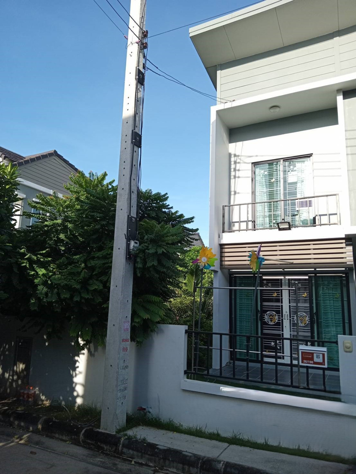 For SaleTownhomePathum Thani,Rangsit, Thammasat : 87837 - Townhome for sale, area 33.5 square wah, The Colors Mix Rangsit-Wongwaen, Lam Luk Ka Khlong 5, Pathum Thani, 10 minutes to Kanchanaphisek Expressway 9.