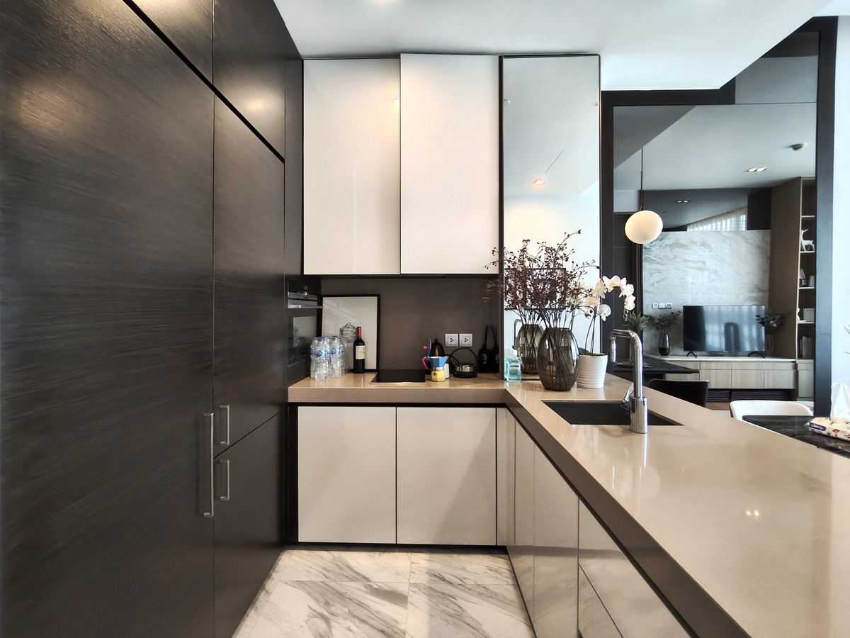 For RentCondoSilom, Saladaeng, Bangrak : Luxury 1-Bedroom Condo for Rent at Saladaeng One, Prime Location