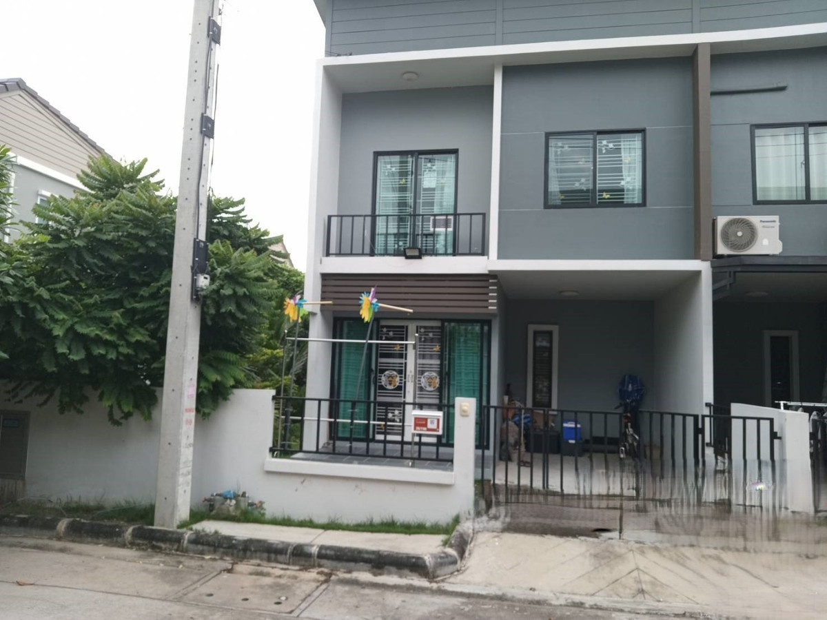 For SaleTownhomePathum Thani,Rangsit, Thammasat : 87837 - Townhome for sale, area 33.5 square wah, The Colors Mix Rangsit-Wongwaen, Lam Luk Ka Khlong 5, Pathum Thani, 10 minutes to Kanchanaphisek Expressway 9.