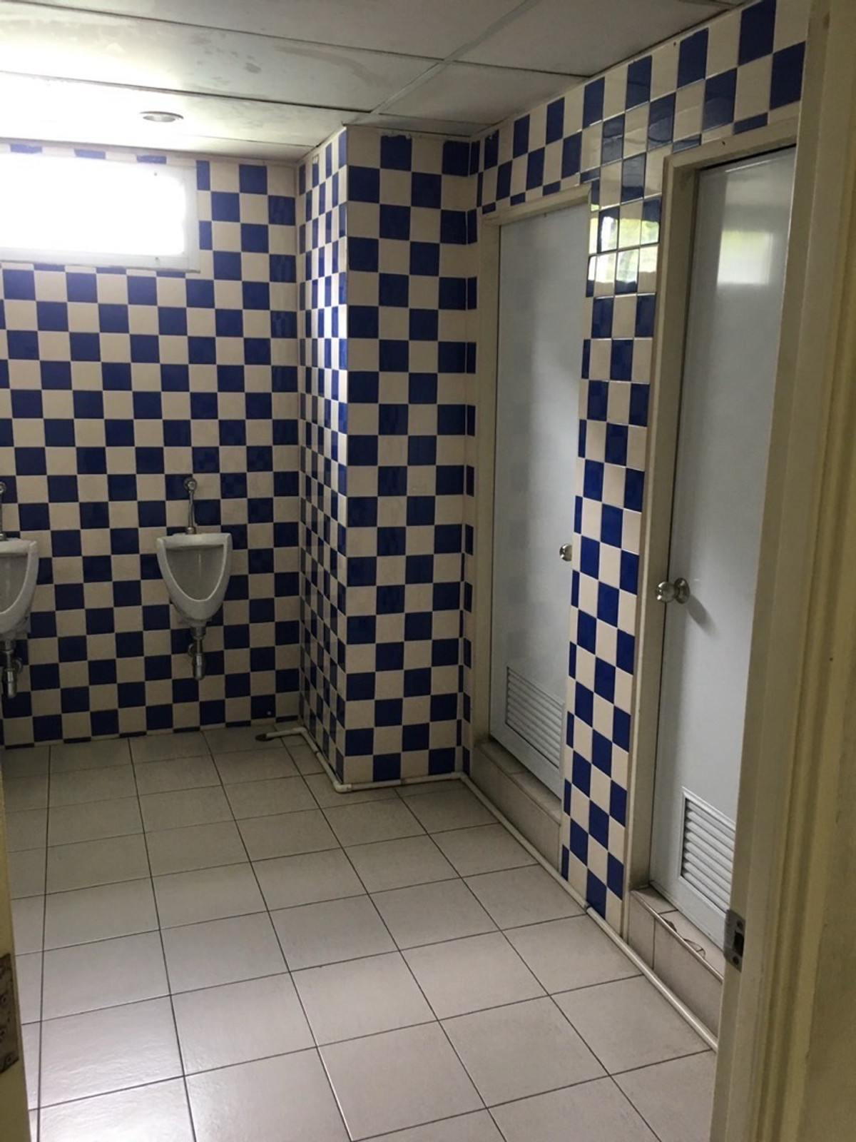 For RentWarehouseBangna, Bearing, Lasalle : Office, warehouse for rent, Bangna Km. 3, parking for many cars, near BITEC and the expressway.