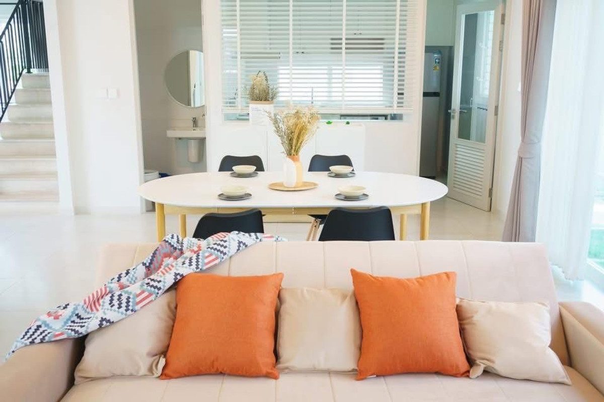 For RentHouseBangna, Bearing, Lasalle : Single house for rent, Chaiyapruk Bangna Trat Km. 15, next to the main road, very good central project from L&H, house facing south, living room facing north, cool and comfortable.