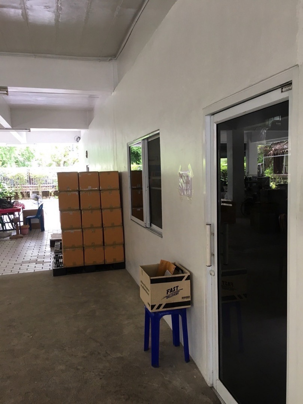 For RentWarehouseBangna, Bearing, Lasalle : Office, warehouse for rent, Bangna Km. 3, parking for many cars, near BITEC and the expressway.