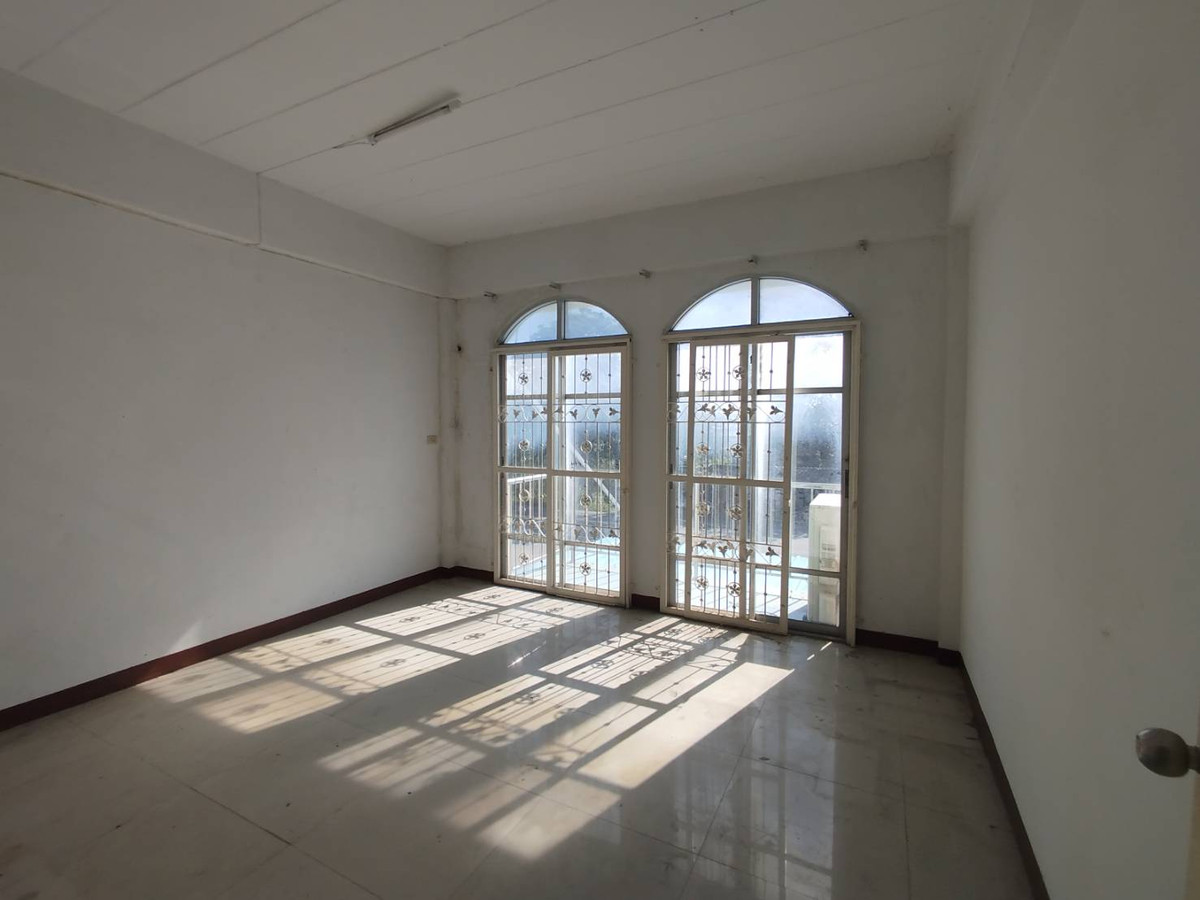 ขายอาคารพาณิชย์นนทบุรี บางใหญ่ บางบัวทอง : ขายอาคารพาณิชย์ ติดถนนบ้านกล้วย ไทรน้อย หมู่บ้านเหนือฟ้าพลัส 1  18 ตรว.