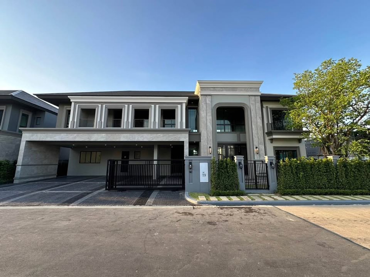 For RentHouseLadkrabang, Suwannaphum Airport : HR3042 Luxurious detached house for rent, largest size in the Grand Bangkok Boulevard - Krungthep Kreetha project.