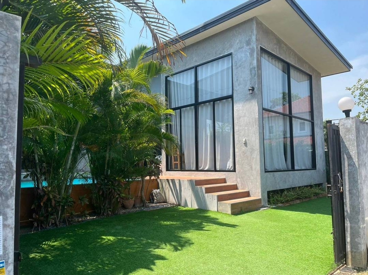 For RentHouseChaengwatana, Muangthong : For rent 💦 House with private swimming pool. Emphasis on openness with high ceilings, entering the alley of the womens nursing home, Soi Ruamsuk, near the Honda Center, New House, near Muang Thong Thani.  Near Srisamarn Expressway and Rangsit University, 