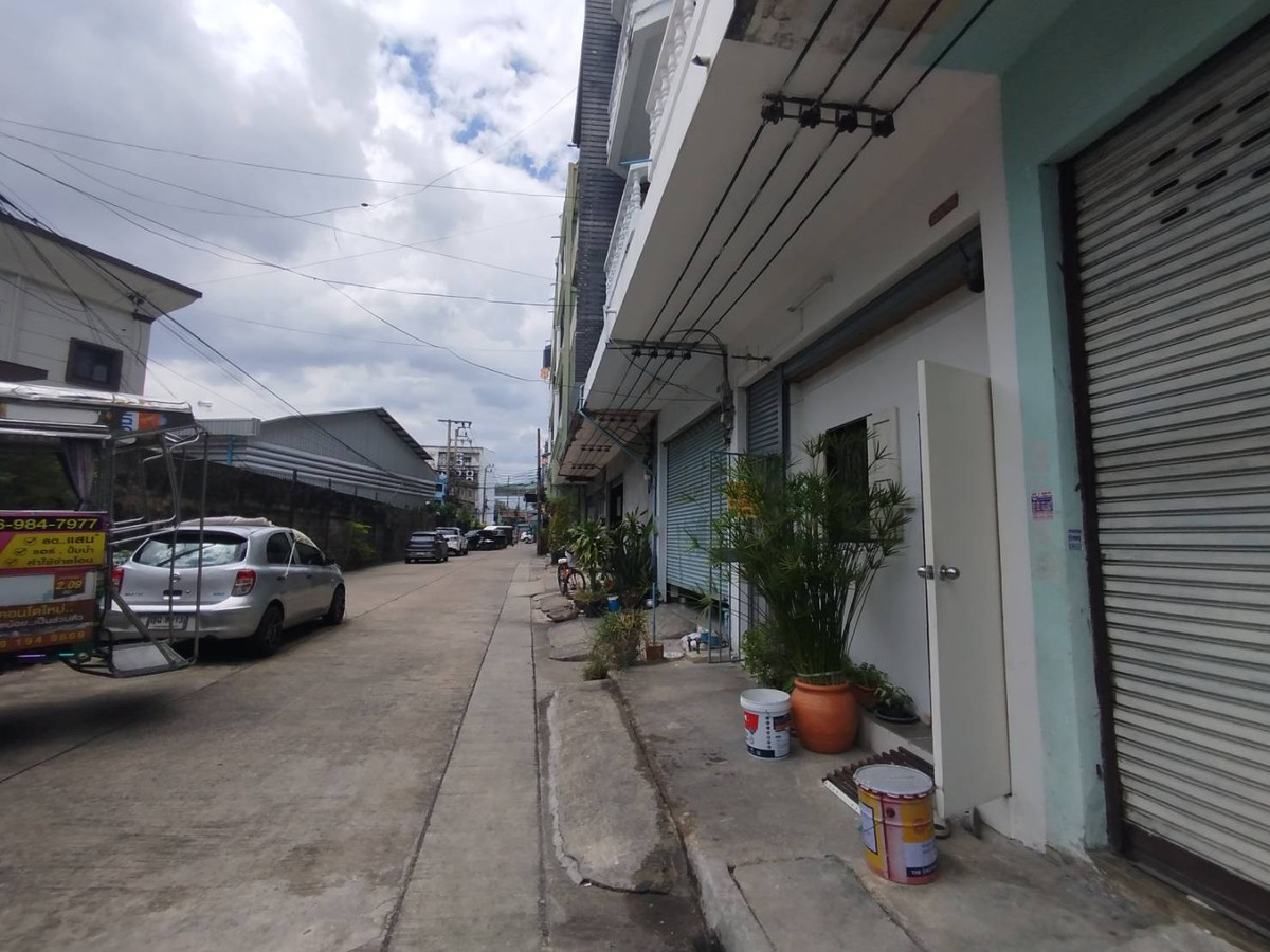 For SaleShop HouseRathburana, Suksawat : Commercial building for sale, 4 floors, 1 mezzanine, Soi Suksawat 64, 16 sq m.