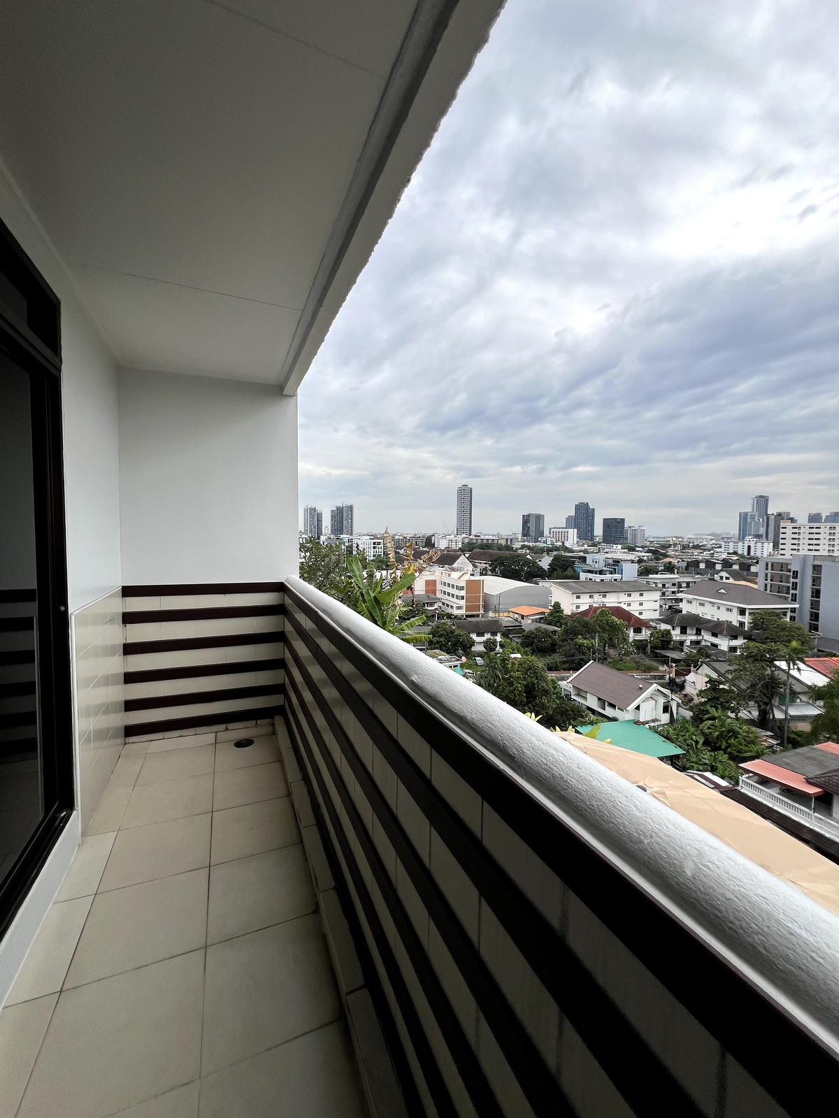 For RentCondoOnnut, Udomsuk : P-2873 For rent!! The Roof Garden Condo, ready to move in, near BTS On Nut.