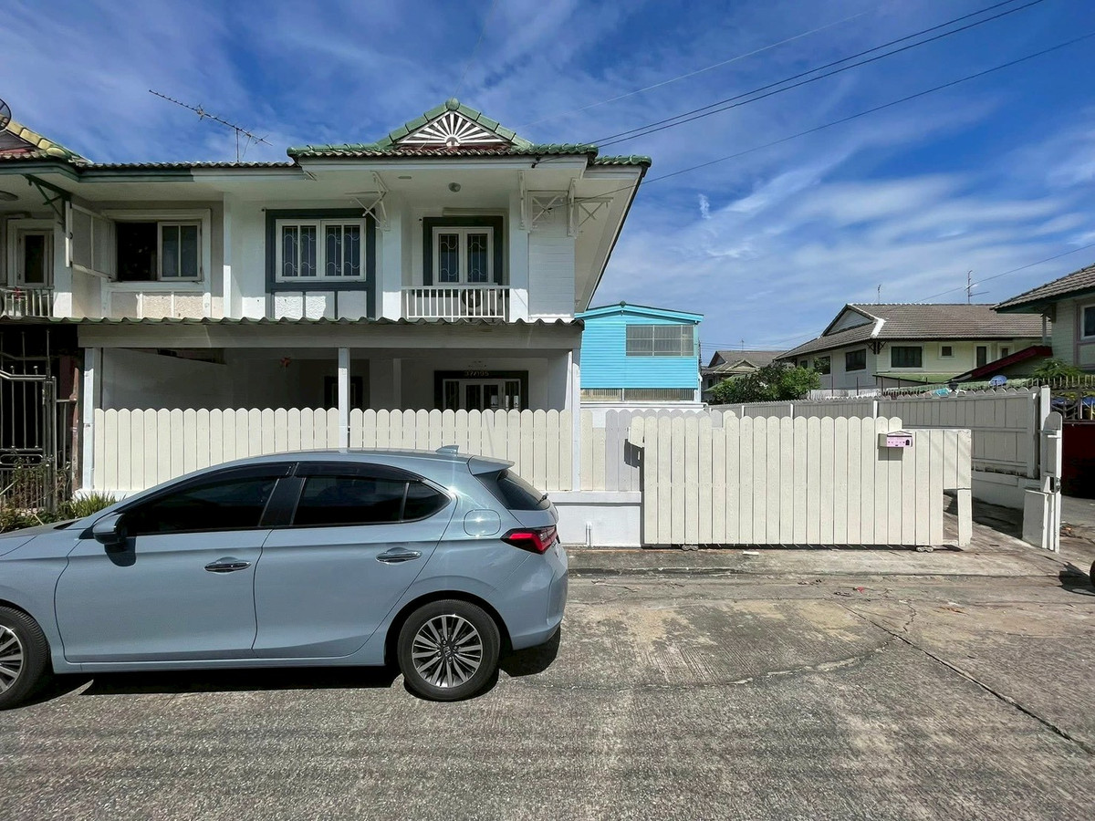 For RentTownhomePathum Thani,Rangsit, Thammasat : ME2500205 Large house for rent. Pruksa Village 13 Rangsit Khlong 3