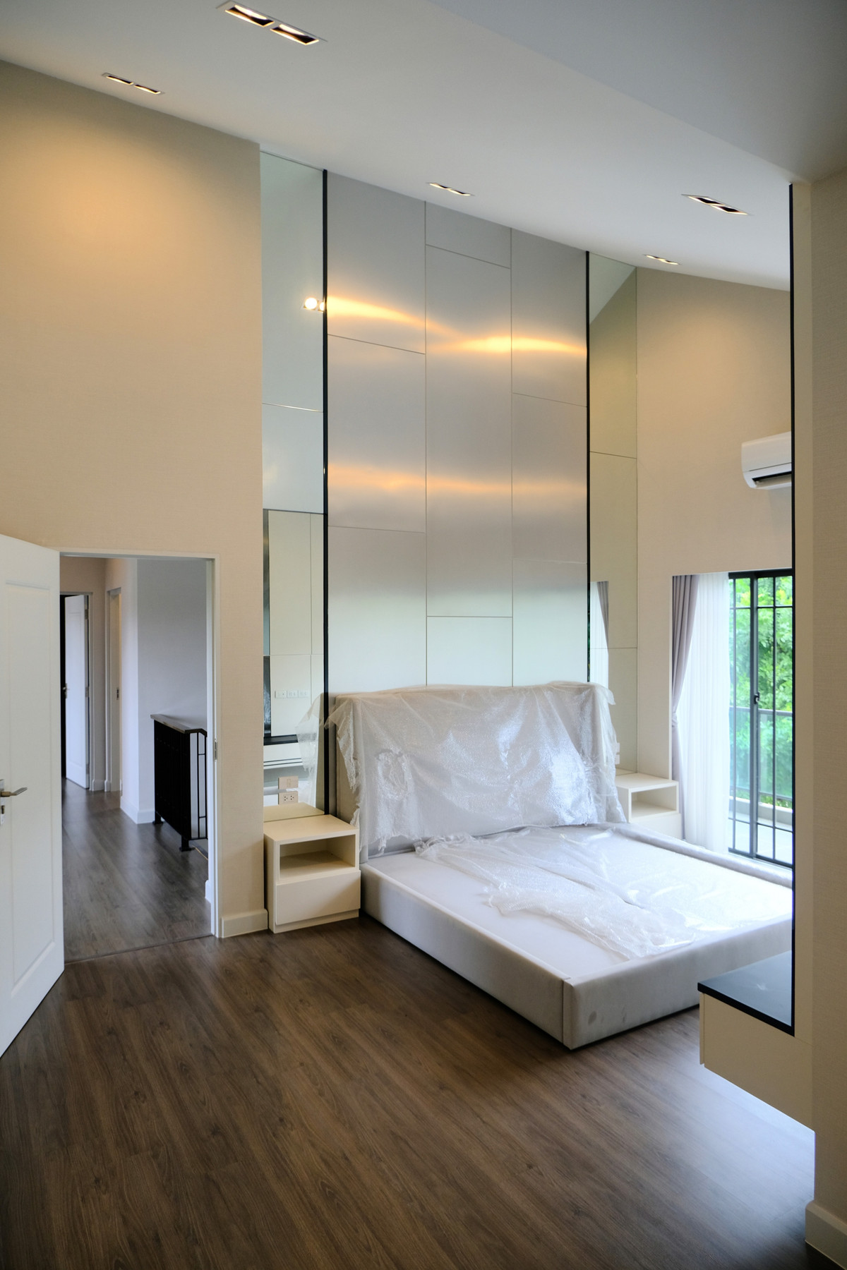 For SalePathum Thani,Rangsit, Thammasat : 95363 - HOT PRICE ! Beautiful house, new condition, zone in front of the park. Ready to decorate with built-ins throughout the house, fully furnished, ready to move in immediately.