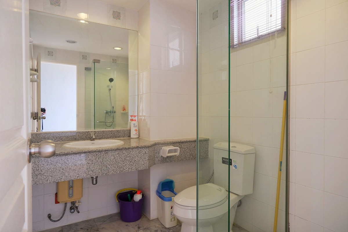 ขายคอนโดชะอำ เพชรบุรี : 89050 - ขายด่วน คอนโดตากอากาศริมชายหาดชะอำ ห้องใหญ่ ชั้นสูง วิวสวย 2 ห้องนอน 2 ห้องน้ำ