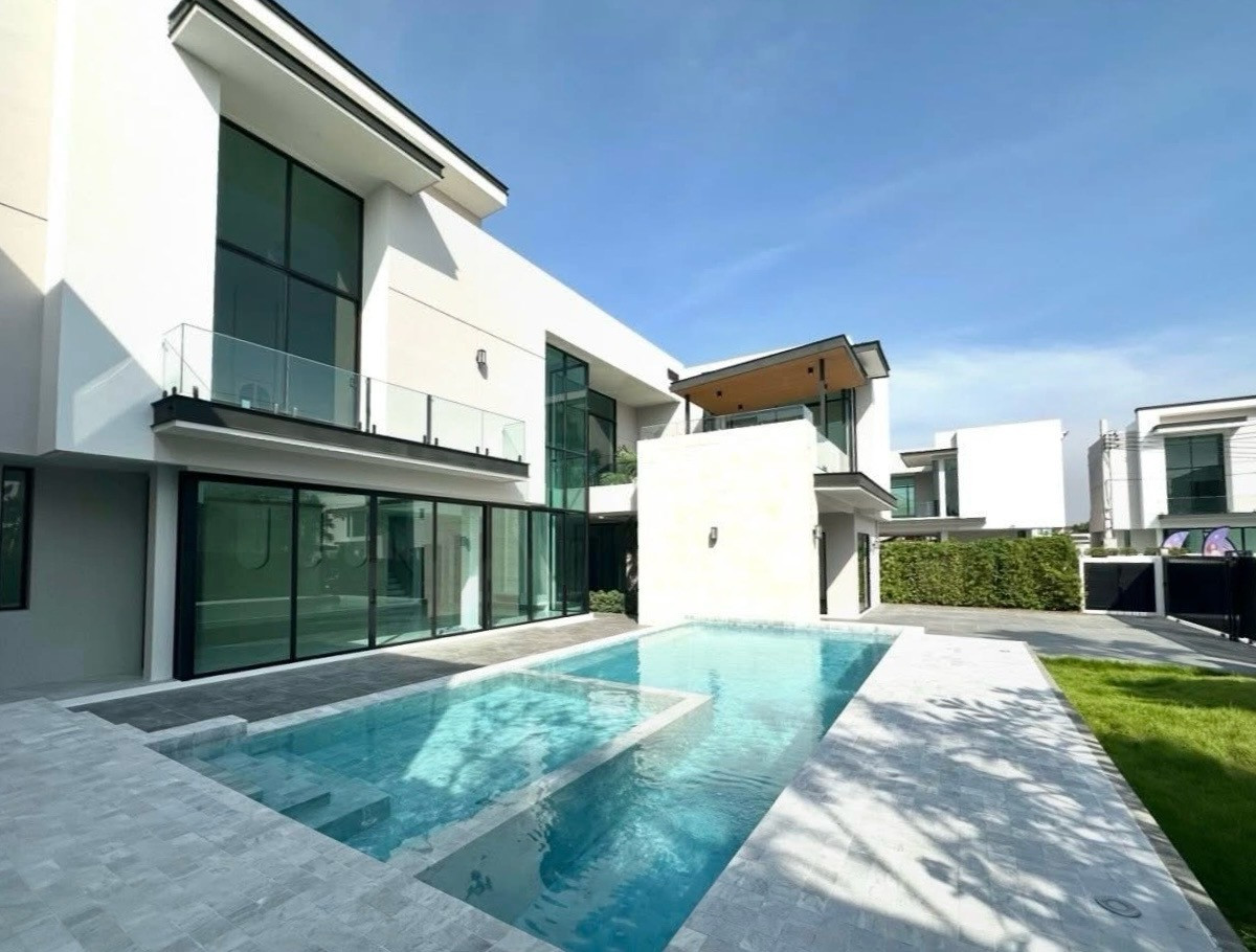 For SaleHouseKasetsart, Ratchayothin : Pool Villa 🔹The Master Ekkamai-Ramindra Project🔹 182 sq m. | 700 sq m. | 5 bedrooms, 6 bathrooms | 6 parking spaces | 2 maids rooms