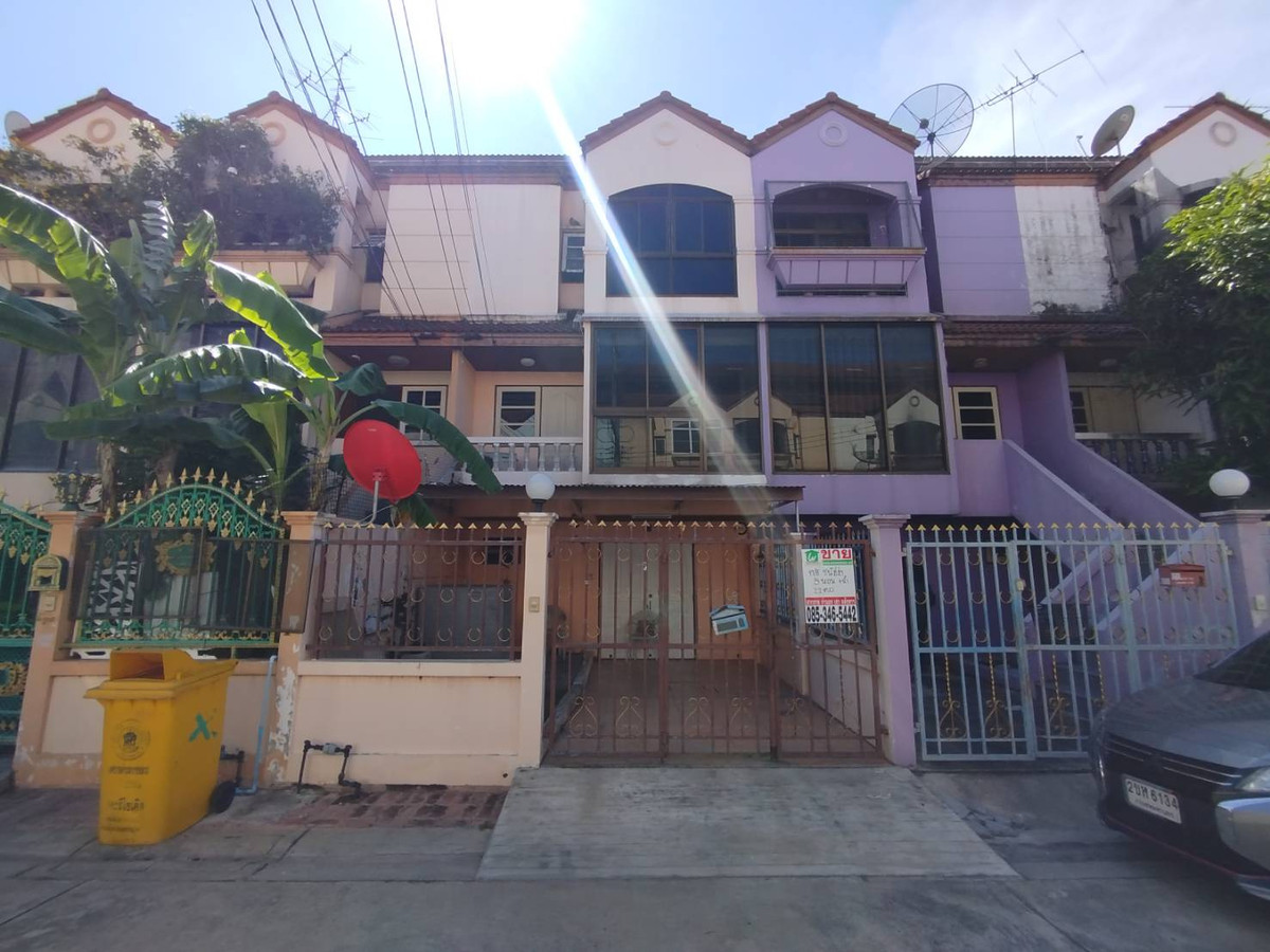 For SaleTownhomePathum Thani,Rangsit, Thammasat : Townhouse for sale Thanatcha Village, Bang Luang, Pathum Thani, 22 sq m.