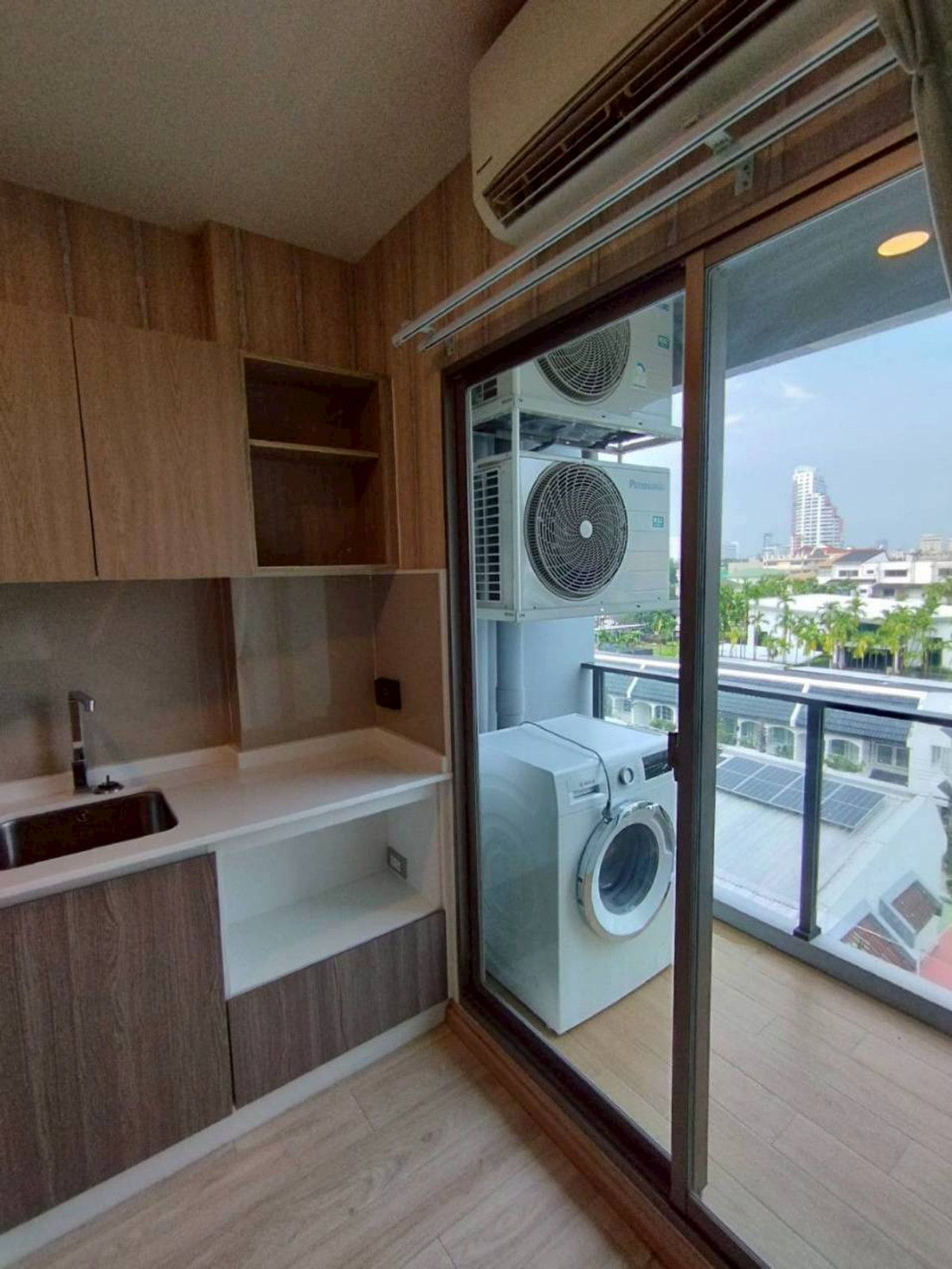 For SaleCondoChokchai 4, Ladprao 71, Ladprao 48, : 95463 - For sale with tenant Feel Condo Ladprao 33 (Feel Condo Ladprao 33), 1 bedroom, 5th floor, 27 sq m., unblocked view, near the Blue Line, Ladprao Station, beautifully decorated, complete with furniture and electrical appliances.