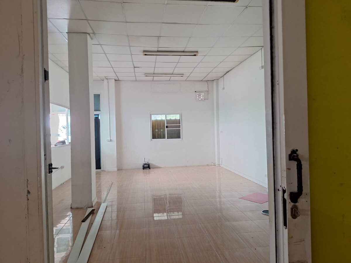 For RentShop HousePhutthamonthon, Salaya : HR3046 4-storey commercial building for rent (2 units hit through) in Salaya area, suitable for an office, trading, tutoring institute.