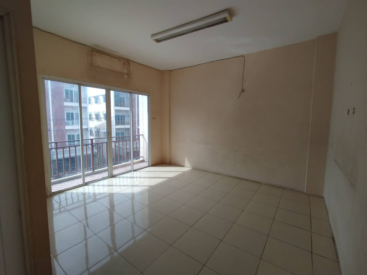 ขายทาวน์โฮมปทุมธานี รังสิต ธรรมศาสตร์ : ขายทาวน์เฮ้าส์ หมู่บ้านฉัตรหลวง9 ปทุมธานี เนื้อที่ 31.8 ตรว.