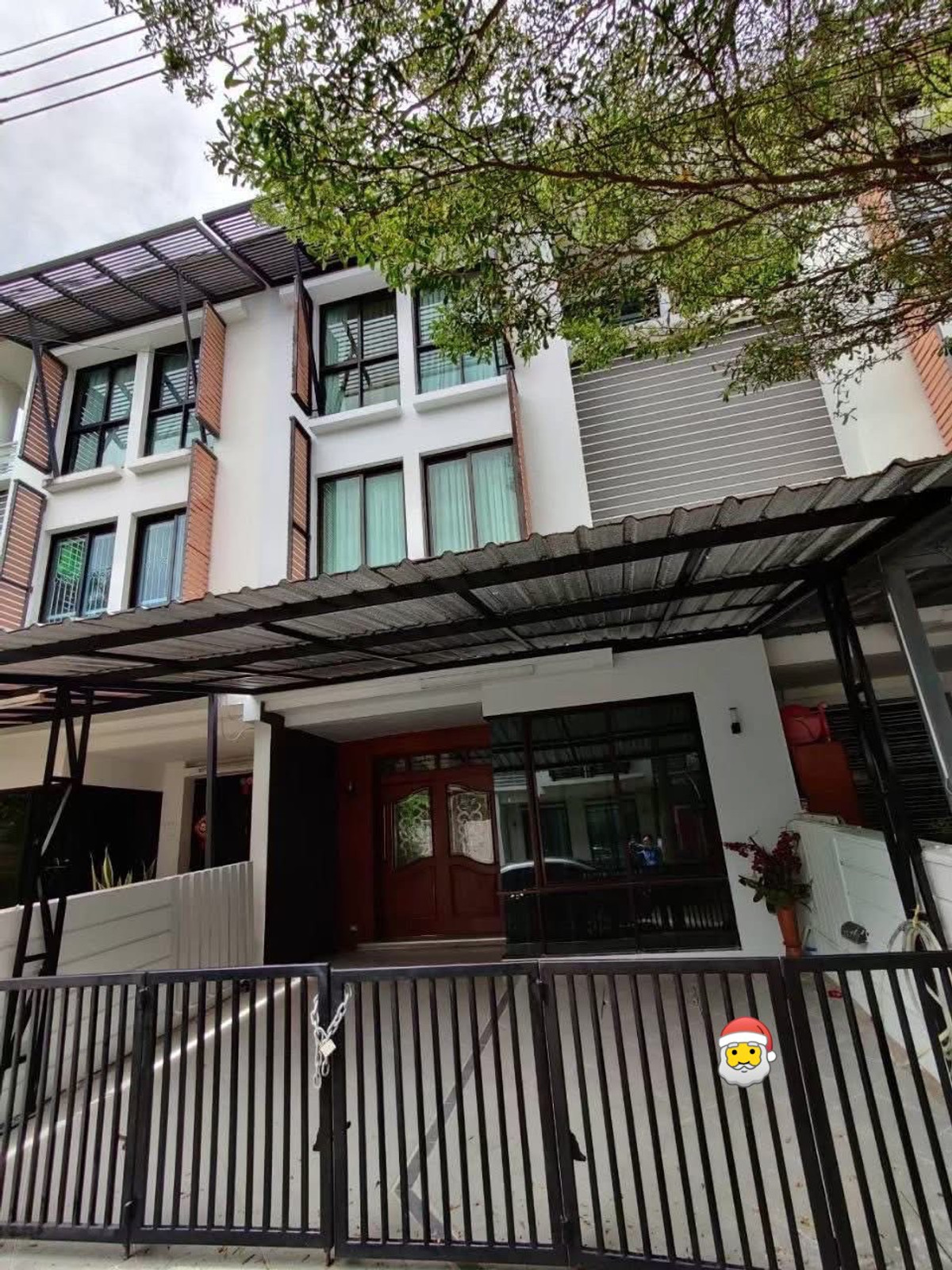 For RentTownhomeOnnut, Udomsuk : 🏡 Townhome for Rent – ​​Areeya Mandarina Sukhumvit 77, ready to move in, 3 floors, 3 bedrooms, 3 bathrooms, large usable area 200 sq m., convenient location in the Sukhumvit area. Accepting foreigners 💵 Rent only 38,000 baht/month