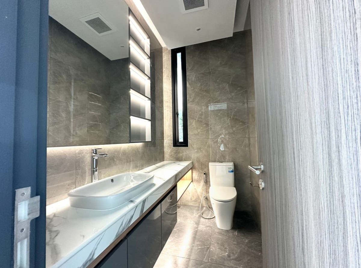 For SaleHouseKasetsart, Ratchayothin : Brand-New Corner Single House with Private Pool and Good Feng Shui at The Master Ekkamai–Ramintra Near Expressway Special Price