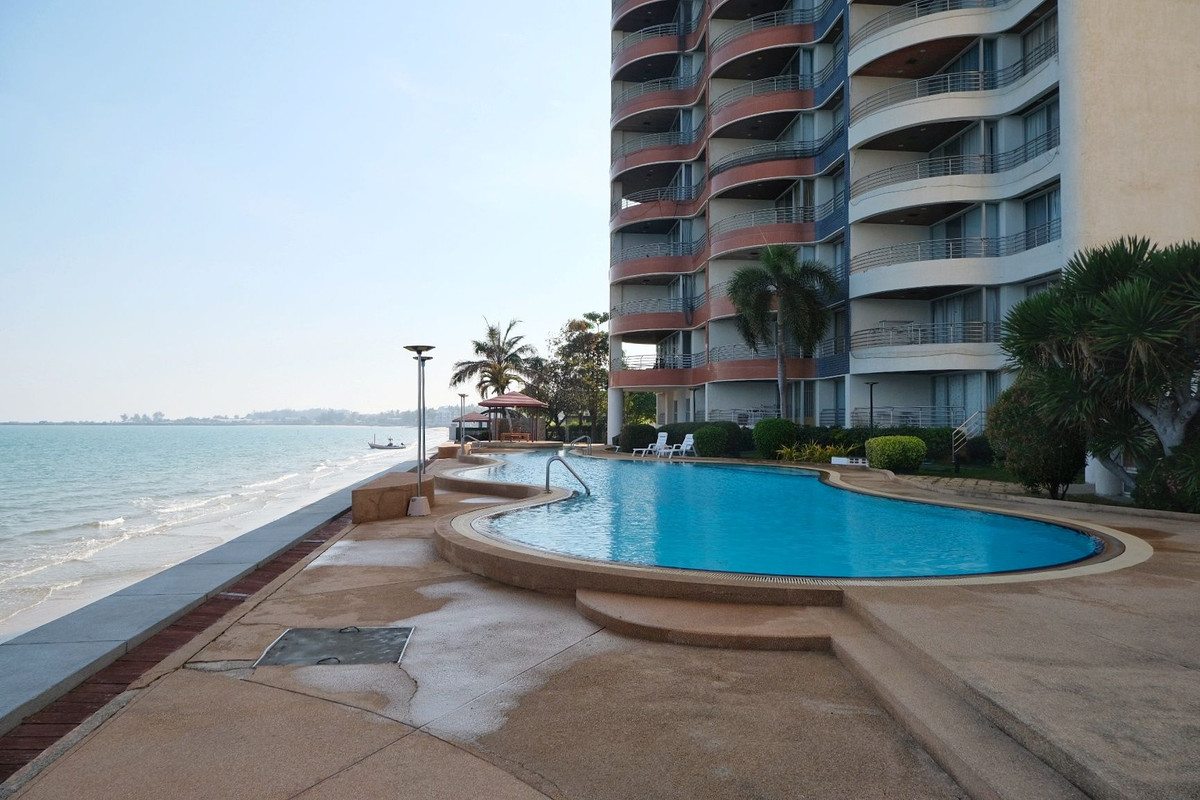 ขายคอนโดชะอำ เพชรบุรี : 89050 - ขายด่วน คอนโดตากอากาศริมชายหาดชะอำ ห้องใหญ่ ชั้นสูง วิวสวย 2 ห้องนอน 2 ห้องน้ำ