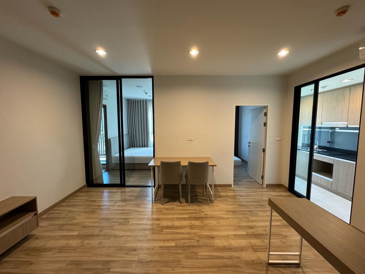 For RentCondoBangna, Bearing, Lasalle : Condo, 31st floor, fully furnished, beautifully decorated, Sukhumvit-Bearing area, near BTS Bearing station, only 450 meters.