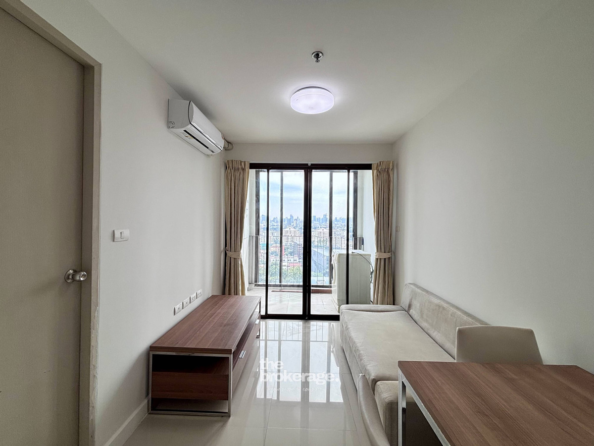 For SaleCondoLadprao, Central Ladprao : Urgent sale, Ideo Ladprao 5, 1 bedroom, 33 sqm.  2.65 MB only!!  Line: @thebrokerage