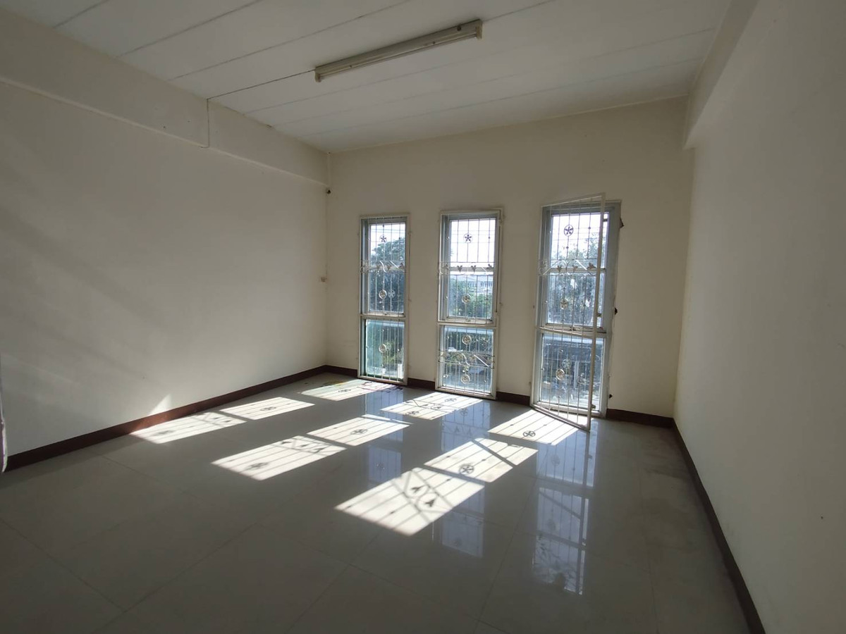 ขายอาคารพาณิชย์นนทบุรี บางใหญ่ บางบัวทอง : ขายอาคารพาณิชย์ ติดถนนบ้านกล้วย ไทรน้อย หมู่บ้านเหนือฟ้าพลัส 1  18 ตรว.