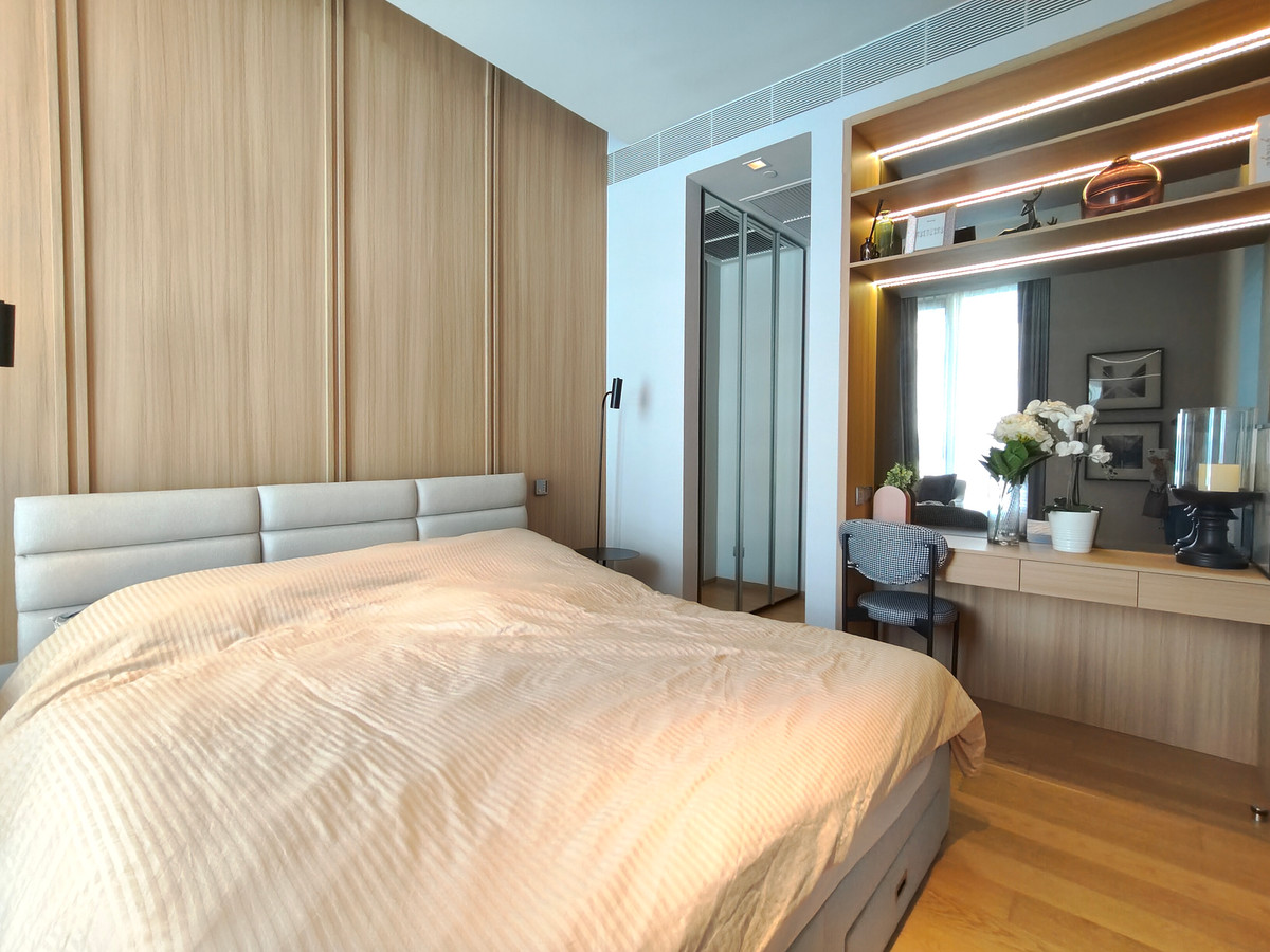 For RentCondoSilom, Saladaeng, Bangrak : Luxury 1-Bedroom Condo for Rent at Saladaeng One, Prime Location