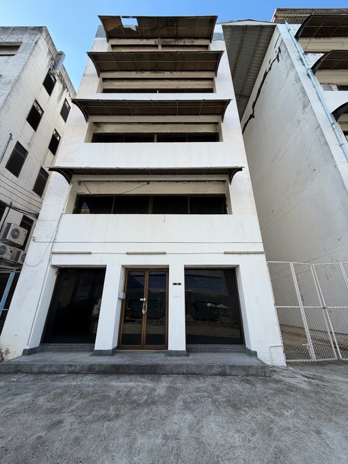 ให้เช่าโฮมออฟฟิศบางนา แบริ่ง ลาซาล : โฮมออฟฟิศ 5 ชั้น | ทำเลกิ่งแก้ว–บางนา ทิศตะวันออกเฉียงใต้ | โปรไฟล์อาคารดี | พื้นที่ใหญ่ ฟังก์ชันครบ