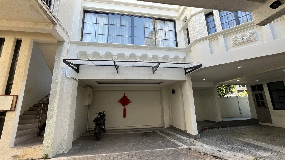 ขายทาวน์โฮมสุขุมวิท อโศก ทองหล่อ : Chicha Castle – ชิชา คาสเซิล ทาวน์โฮม 4 ชั้น สุขุมวิท 31 แปลงริม ขนาดใหญ่ ตกแต่งสวย