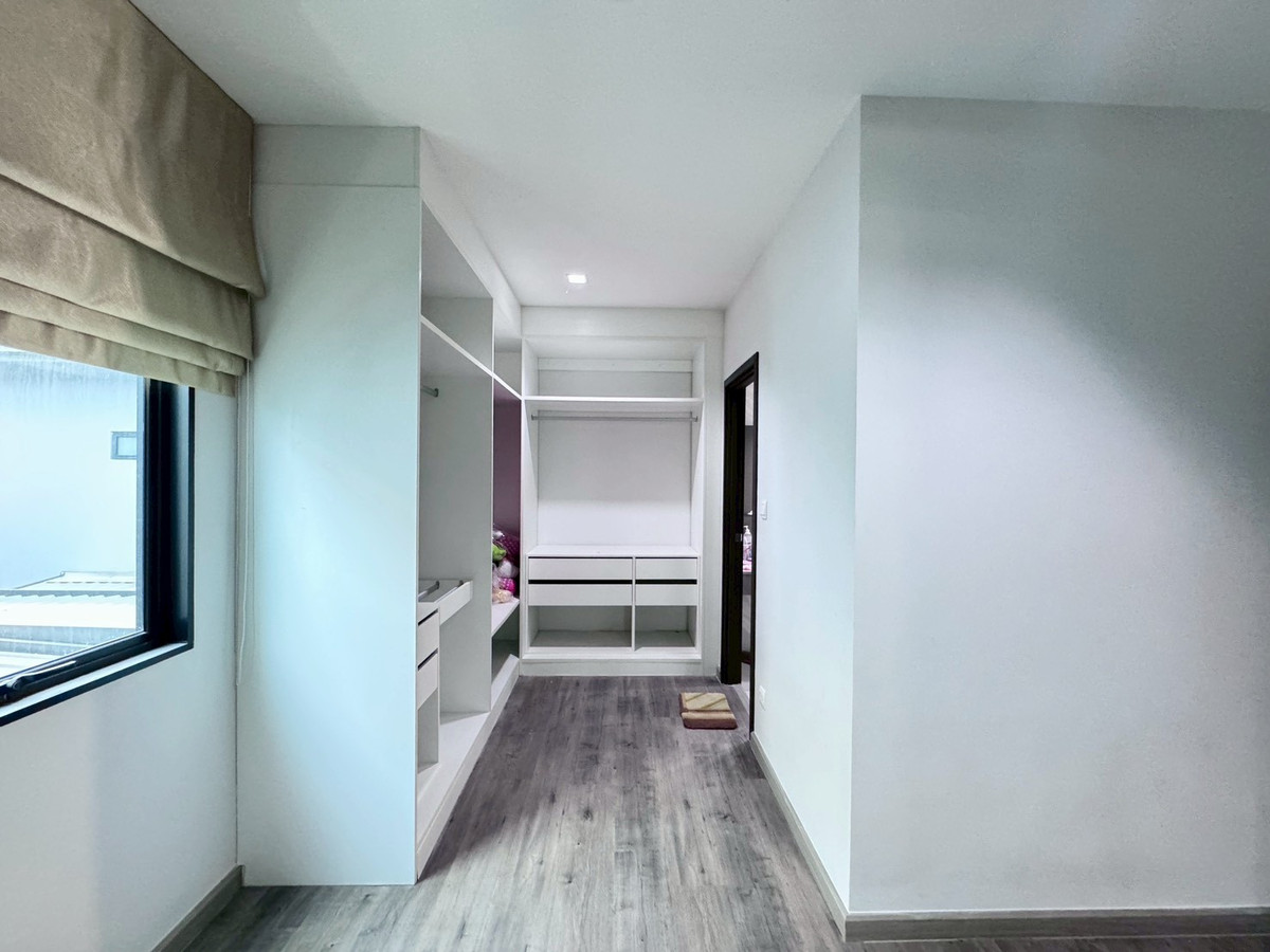 HousePathum Thani,Rangsit, Thammasat : 95227 - Sell/rent semi-detached house Chiwarom Village Rangsit-Don Mueang