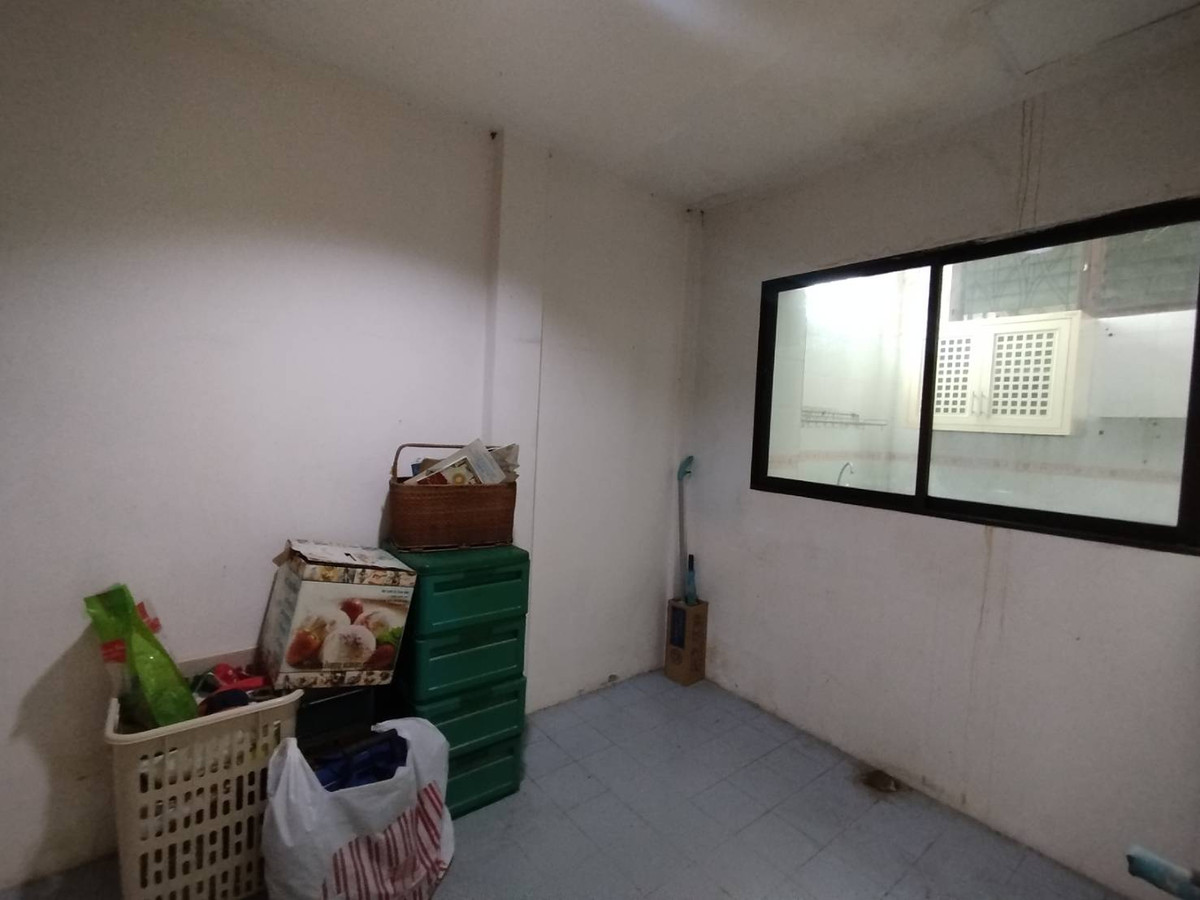 For SaleTownhomePathum Thani,Rangsit, Thammasat : Townhouse for sale Thanatcha Village, Bang Luang, Pathum Thani, 22 sq m.