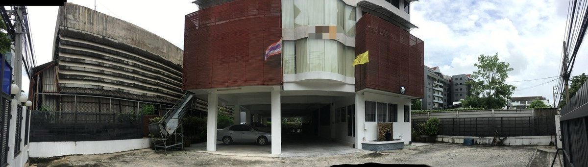 For RentOfficeBangna, Bearing, Lasalle : For rent, 5-story office with warehouse, lots of parking, located in Bangna Km. 3, good location, near industrial estates and expressway.