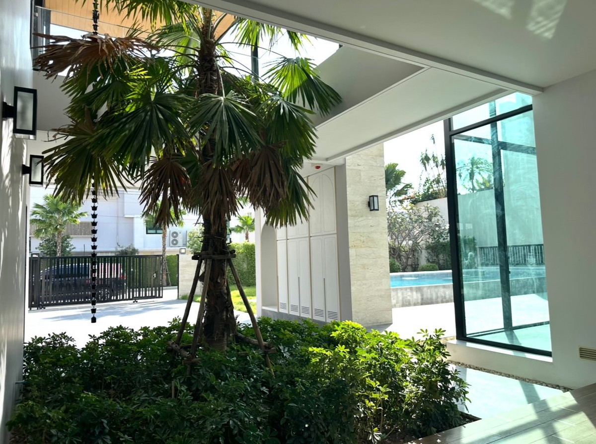 For SaleHouseKasetsart, Ratchayothin : Brand-New Corner Single House with Private Pool and Good Feng Shui at The Master Ekkamai–Ramintra Near Expressway Special Price