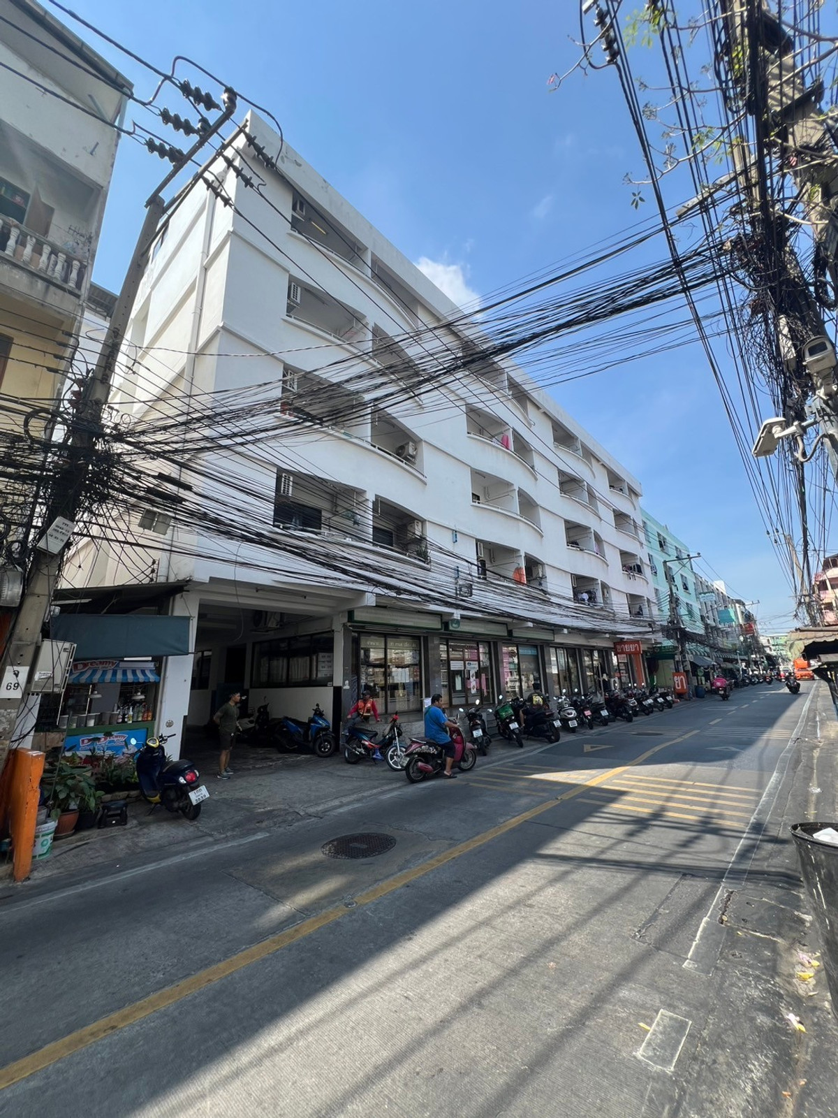 For SaleHotel&Apartment BusinessRamkhamhaeng, Hua Mak : Apartment for sale with 2 buildings located in Ramkhamhaeng 53 and Ladprao 112. Total land size 345 sq wah