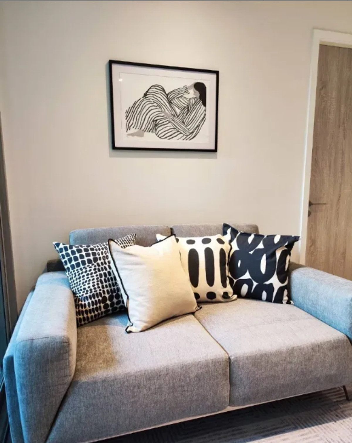 For RentCondoWitthayu, Chidlom, Langsuan, Ploenchit : Craft Ploenchit 40 sq.m. Please add LINE ID @806qphgn o8415o5483 