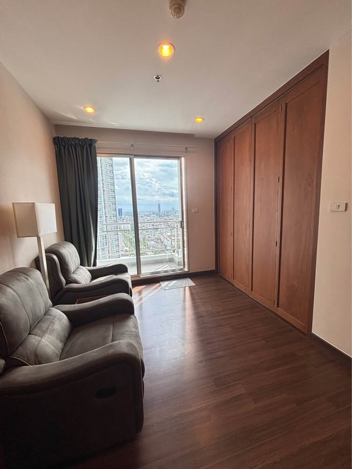 ขายคอนโดสาทร นราธิวาส : ขายคอนโด Supalai Lite Sathorn-Charoenrat ราคา 3,500,000 บาท [NCs251109]