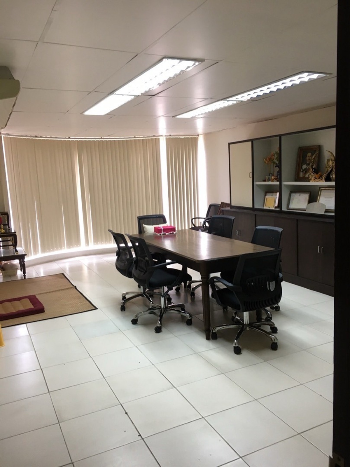 For RentWarehouseBangna, Bearing, Lasalle : Office, warehouse for rent, Bangna Km. 3, parking for many cars, near BITEC and the expressway.