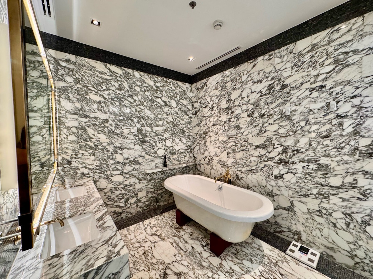 For RentCondoSathorn, Narathiwat : 📢👇Ultra-luxury residence with stunning city views, in modern décor, and exclusive 5-star hotel services. Perfect for refined living in the heart of Bangkok. Walking distance to top dining, shopping, and business hubs, fully furnished, ready to move 