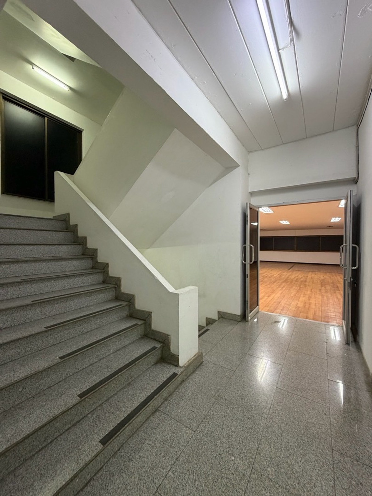 ให้เช่าโฮมออฟฟิศบางนา แบริ่ง ลาซาล : โฮมออฟฟิศ 5 ชั้น | ทำเลกิ่งแก้ว–บางนา ทิศตะวันออกเฉียงใต้ | โปรไฟล์อาคารดี | พื้นที่ใหญ่ ฟังก์ชันครบ