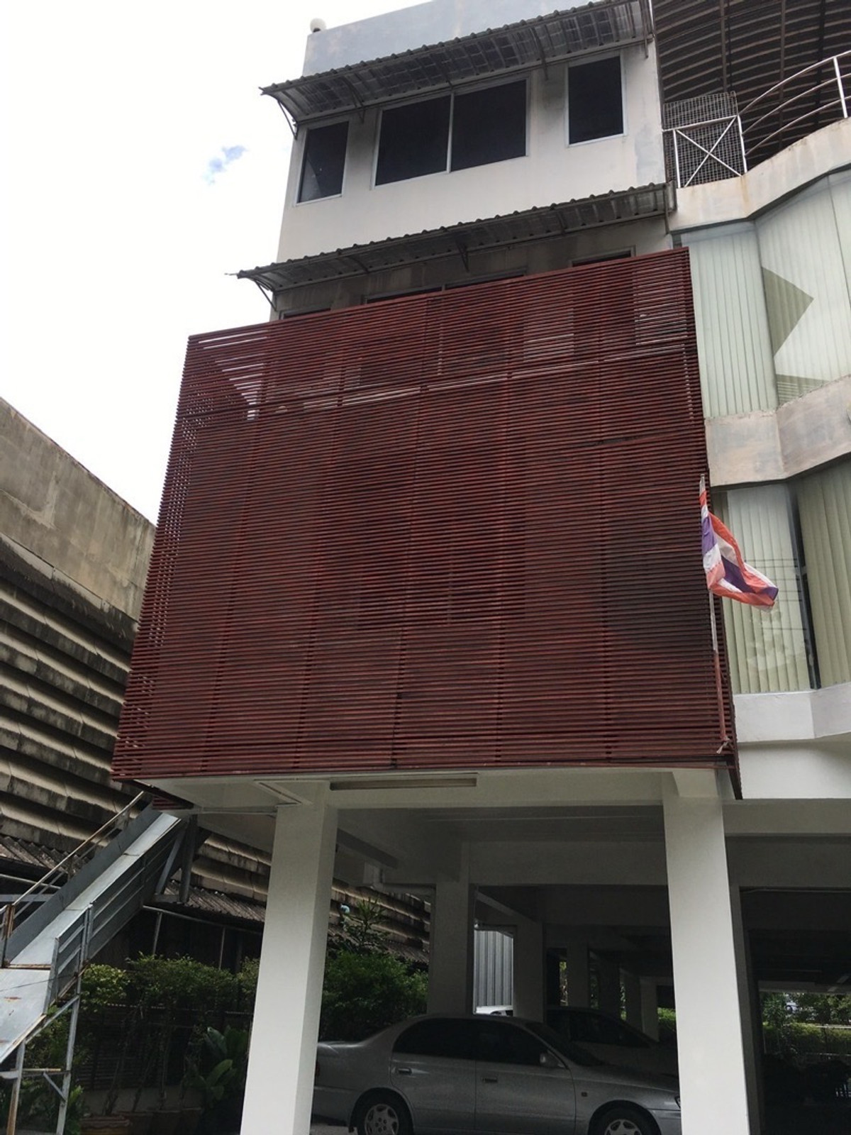 For RentWarehouseBangna, Bearing, Lasalle : Office, warehouse for rent, Bangna Km. 3, parking for many cars, near BITEC and the expressway.